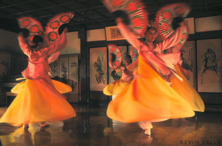 Fan dancers