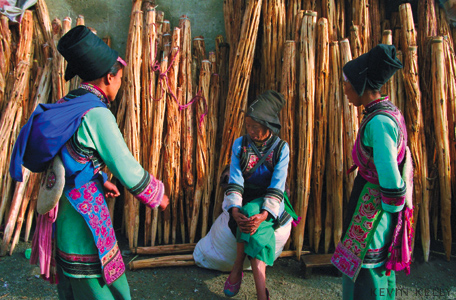 Yi women